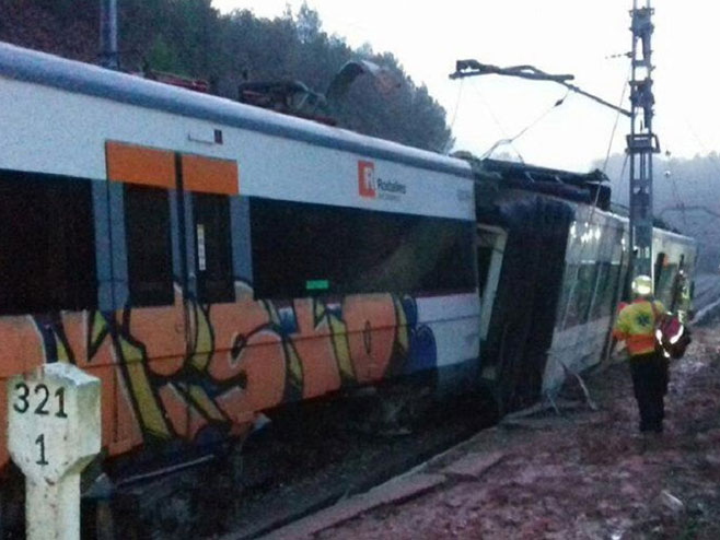 Voz iskočio iz šina u Barseloni,ima povrijeđenih (Foto:twitter) - 