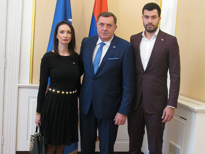 Milorad Dodik sa kćerkom i sinom - Foto: RTRS