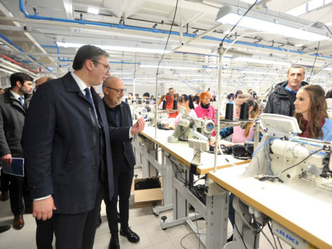 Predsednik Vučić na otvaranju fabrike u Kuli - Foto: RTS