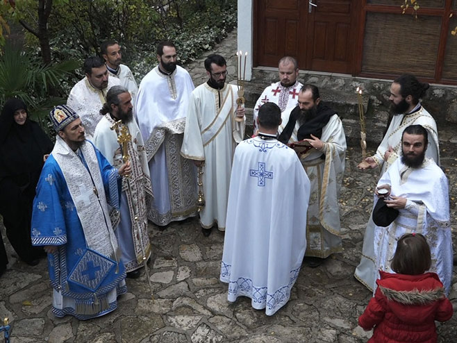 Ravno - služena Sveta arhijerejska liturgija u Manastiru Zavala - Foto: SRNA