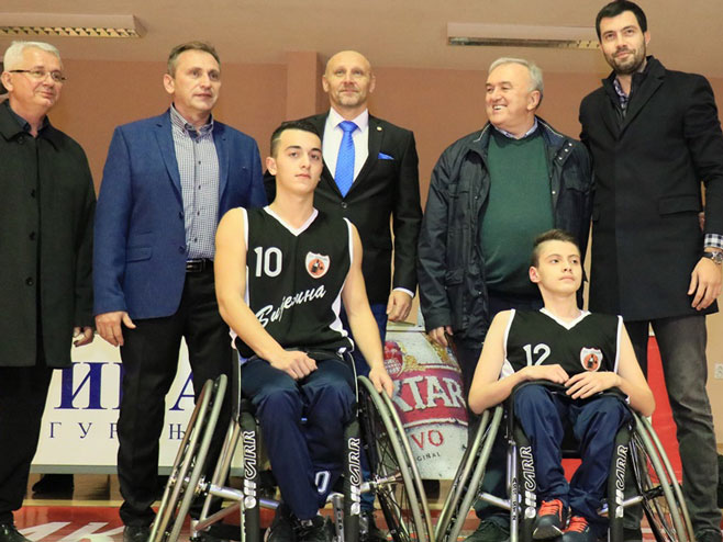 Igor Dodik poklonio nova kolica Košarkaškom klubu invalida "Bijeljina"(Foto: Nenad Vuruna/RAS Srbija) - 