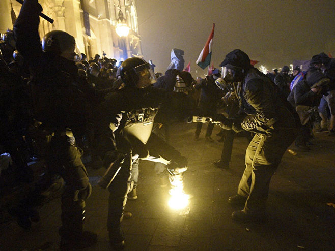 Haos u Budimpešti - Foto: AP