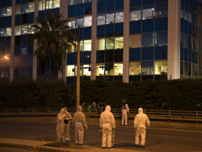 Bomba explodirala ispred zgrade grčke televizije (Foto:Tanjug-AP PHOTO/PETROS GIANNAKOURIS) - 