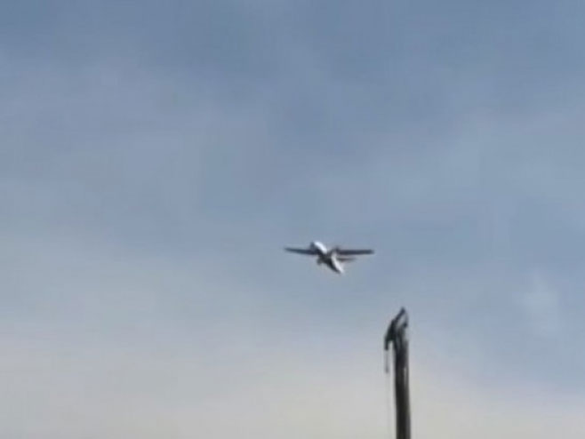 Vjetar nosio avion u Tivtu - Foto: Screenshot/YouTube