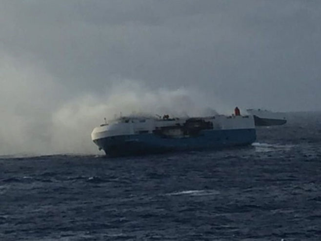Požar na brodu - Foto: RTS