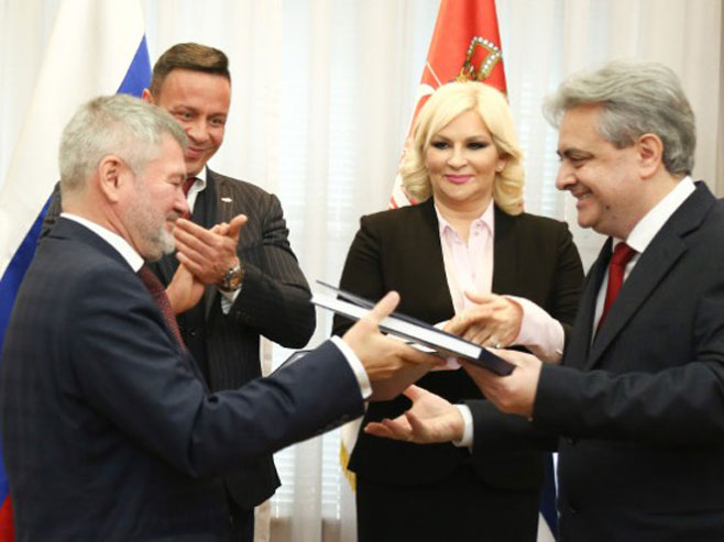 Potpisan ugovor (Foto:Tanjug/kabinet potpredsjednice Vlade) - 