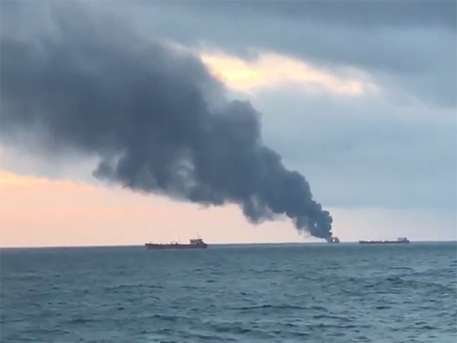 Požar na dva broda u Kerčkom moreuzu - Foto: Screenshot