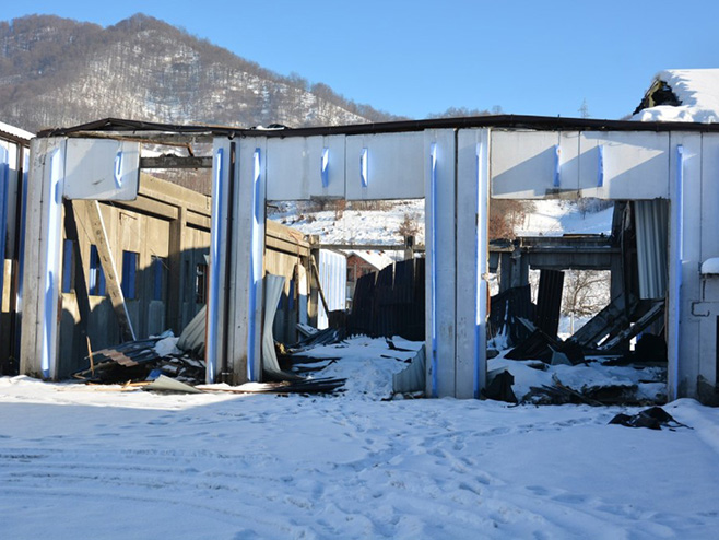 Srebrenica - snijeg provalio krov industrijske hale - Foto: SRNA