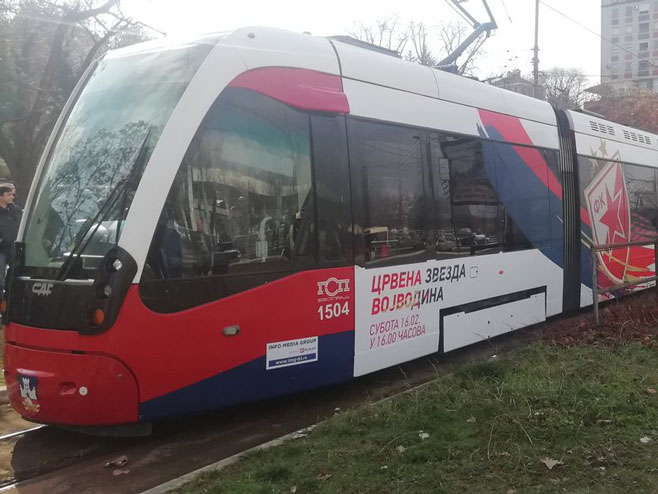 Navijači i igrači Zvezde tramvajem kroz Beograd (foto: twitter.com/milossimanovic) - 