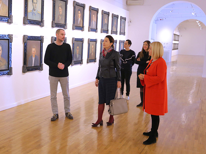 Rumunska ambasadorka u posjeti Muzeju savremene umjetnosti - Foto: RTRS