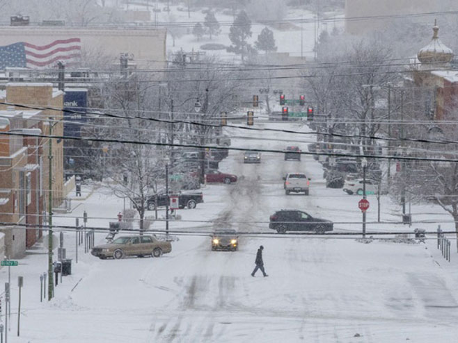 Snijegom okovana SAD - Foto: AP