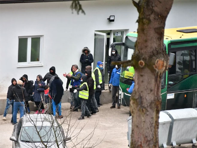 Migranti iz Bihaća stigli u Ušivak kod Sarajeva - Foto: klix.ba