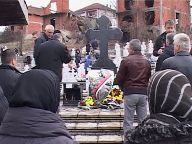 Bratunac, polaganje vijenaca - Foto: RTRS