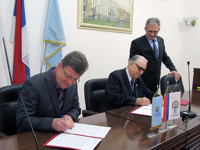 Stojičić i Kuzmanović potpisali sporazum o saradnji - Foto: SRNA