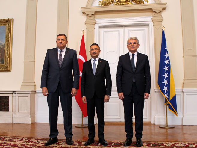 Dodik i DŽaferović sa potpredsjednikom Turske - Foto: RTRS