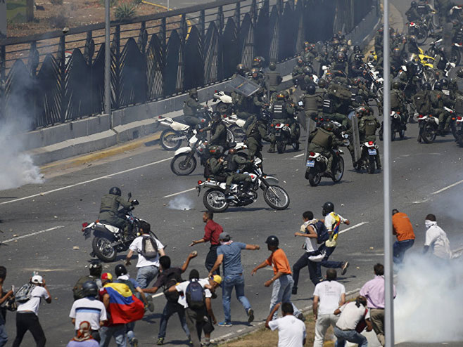 Venecuela - pokušaj državnog udara (Foto: AP Photo / Fernando Llano) - 