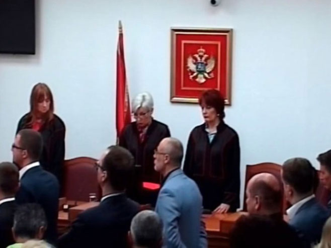 Sudija Suzana Mugoša čita presudu (Foto:RTCG) - 