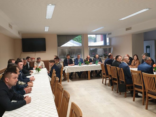 Višković sa predstavnicima dijaspore iz Gornje Austrije - Foto: RTRS