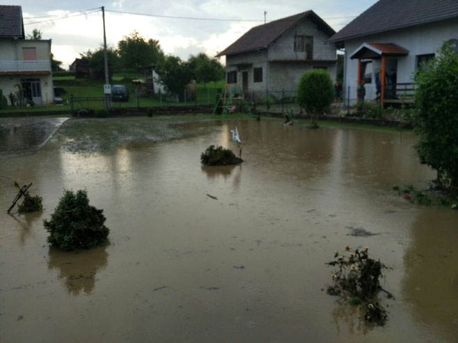 Brezičani - poplava - Foto: RTRS