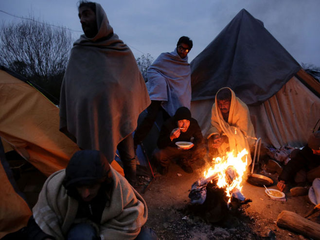 Migranti (Foto: AP Photo / Amel Emric) - 