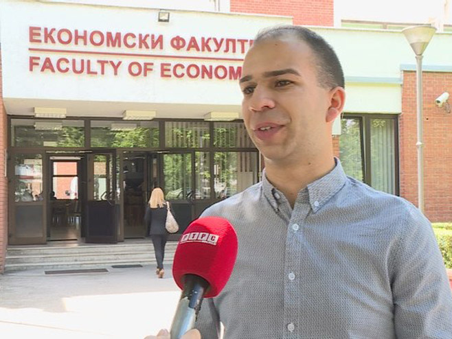 Elvis Mujkić, iz Rovina kod Gradiške, znanjem savladao predrasude (VIDEO)