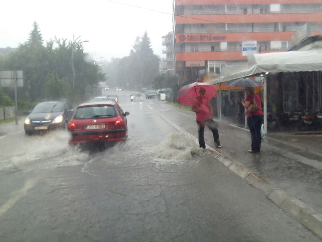 Јaka kiša u Banjaluci - Foto: RTRS