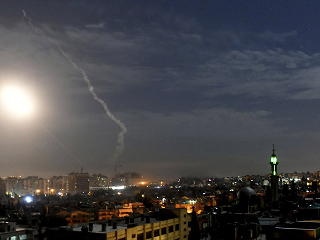 Vazdušna bitka na nebu iznad Sirije (foto: AP Photo / SANA) - 