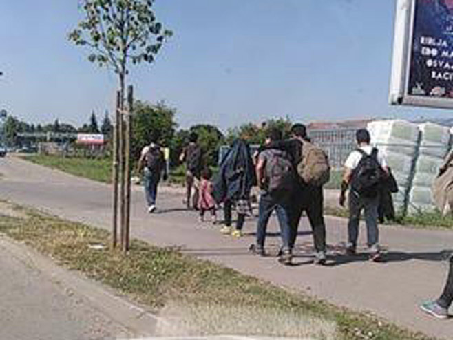 Migranti u banjalučkom naselju Lazarevo - Foto: Facebook