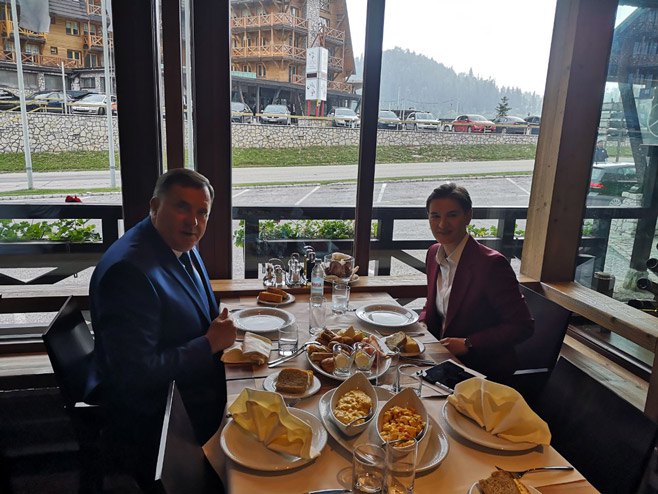Milorad Dodik upriličio je radni doručak sa predsjednicom Vlade Srbije Anom Brnabić - Foto: SRNA
