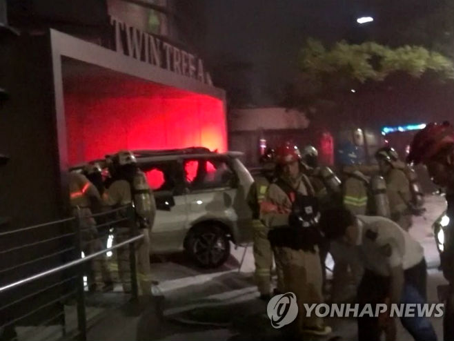 Muškarac se spalio ispred japanske ambasade u Seulu - 