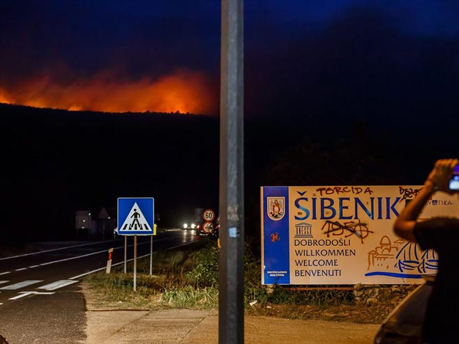 Požar kod Šibenika (foto:Zvonimir Barišin/CROPIX) - 
