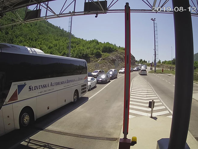 Granični prelaz Zubci - ulaz u Srpsku (foto: AMS RS) - 