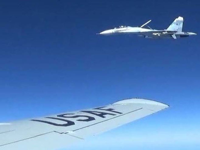 Lovac NATO-a pokušao da priđe avionu Sergeja Šojgua (Foto:U.S.European Command) - 