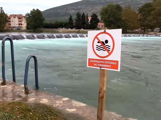 Zabranjeno kupanje (foto: Youtube / Herceg TV) - 