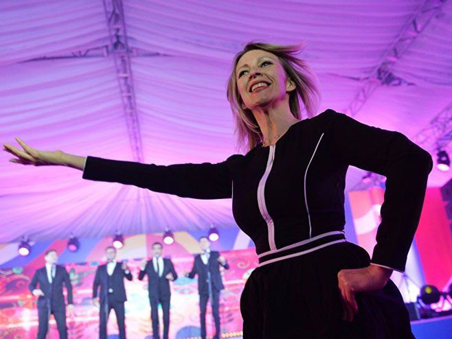Zaharova na plesnom podijumu (foto: Sputnik / Vladimir Pesnya) - 