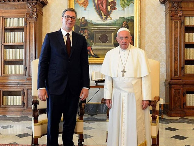 Aleksandar Vučić sa Papom Franjom (Foto: Instagram /Budućnost Srbije AV) - 