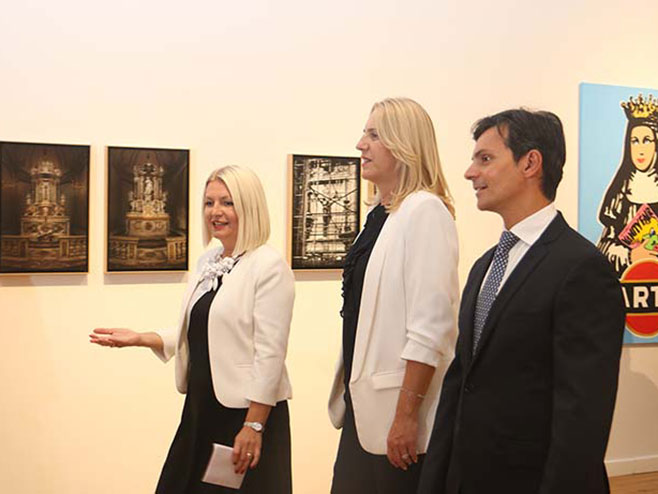 Cvijanovićeva i Minasi otvorili izložbu - Foto: RTRS