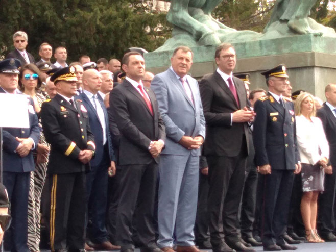 Dodik i Vučić na promociji oficira - Foto: RTRS