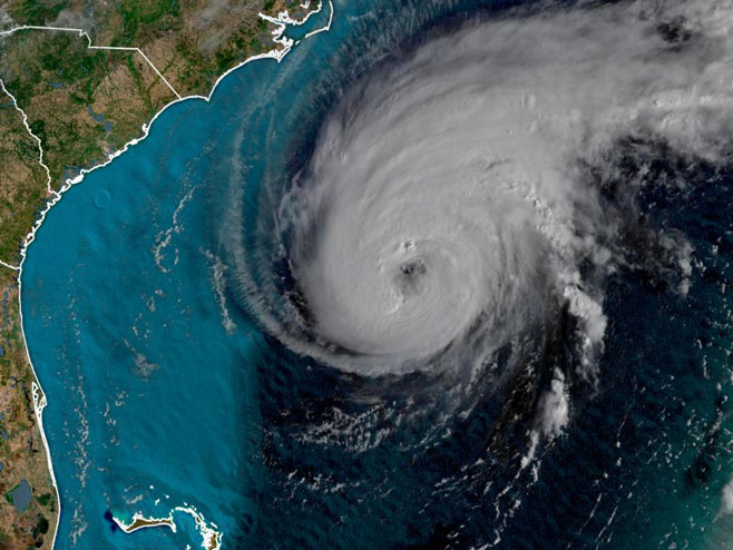 Satelitska fotografija uragana Umberto - Foto: CNN