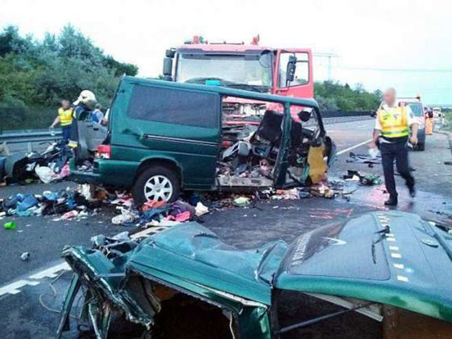 Rumunija - saobraćajna nesreća (foto:urdupoint.com) - 