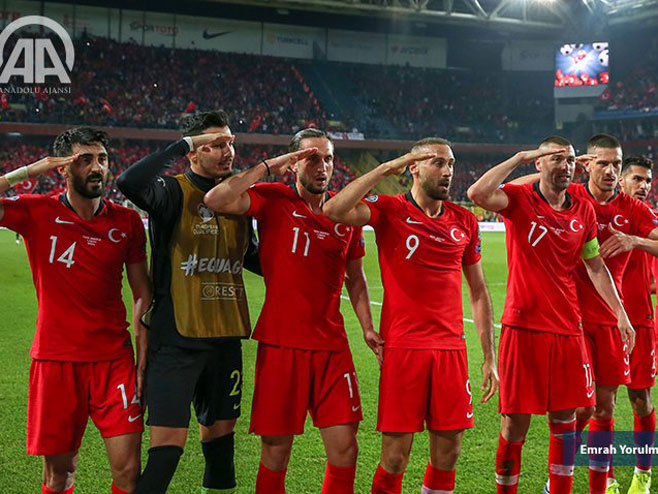 Fudbaleri Turske salutiraju- šta će reći UEFA  (Foto:/twitter.com/anadoluimages) - 