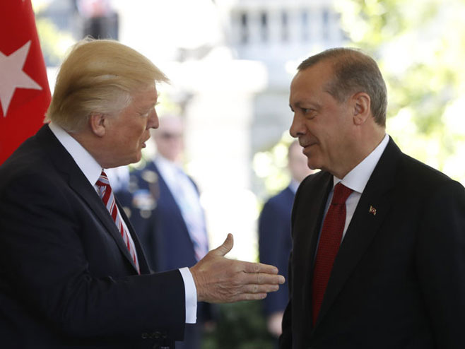 Tramp - Erdogan (foto: AP/ Pablo Martinez Monsivais) - 