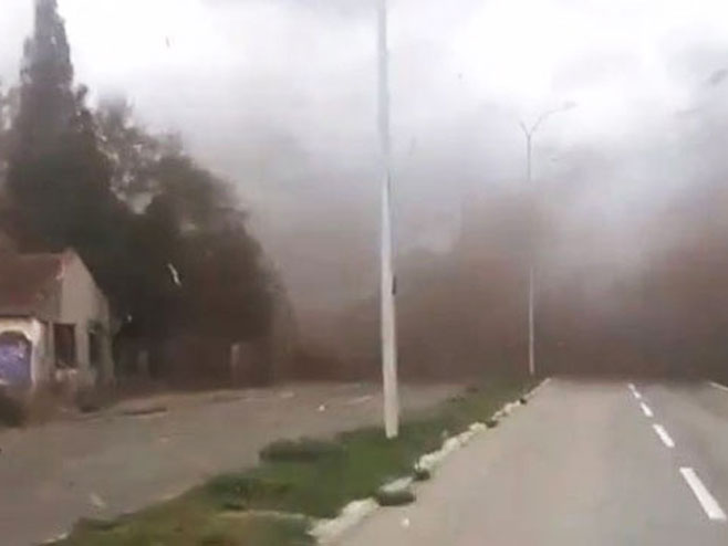 Tornado napravio haos kod Inđije - Foto: Screenshot