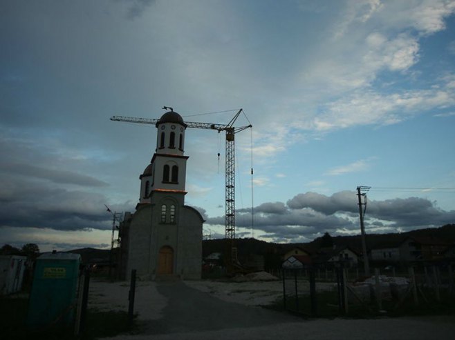 Vjetar slomio krst na crkvi (Foto: Siniša Pašalić/RAS Srbija) - 