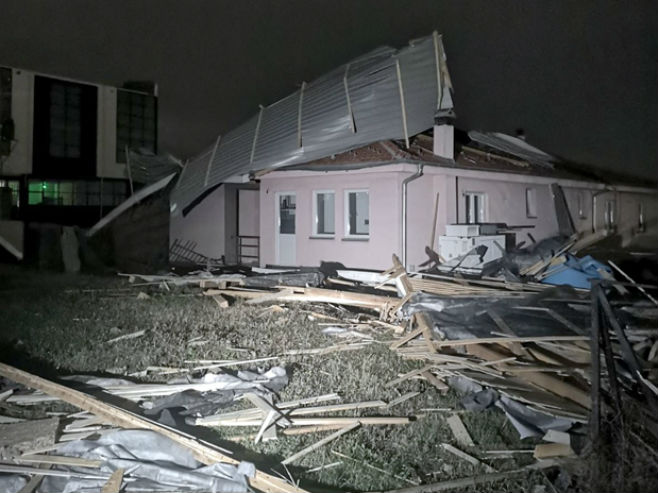 Gračanica: Urušio se krov suda na starački dom (Foto:  nasagracanica.com) - 