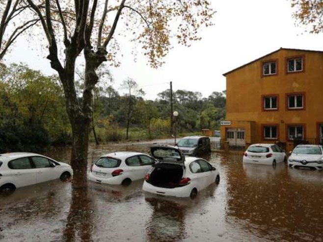 Poplave na jugu Francuske (foto: Valery HACHE) - 