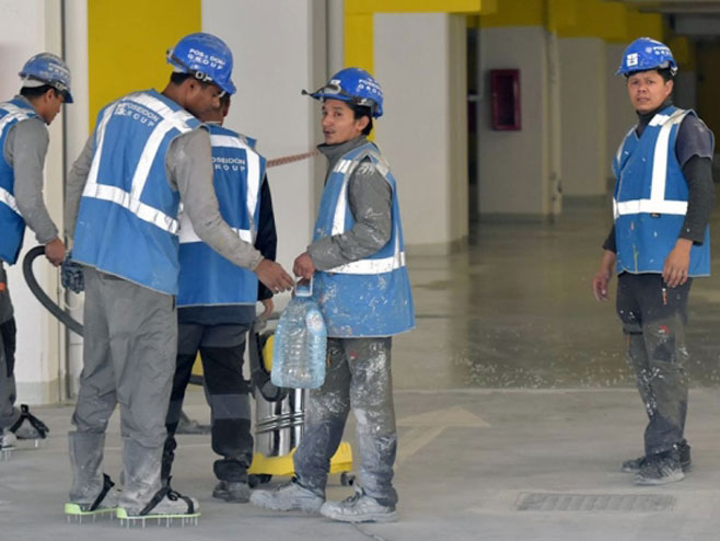 Radnici iz Nepala obnavljaju trgovački centar u Zadru (foto:zadarskilist) - 