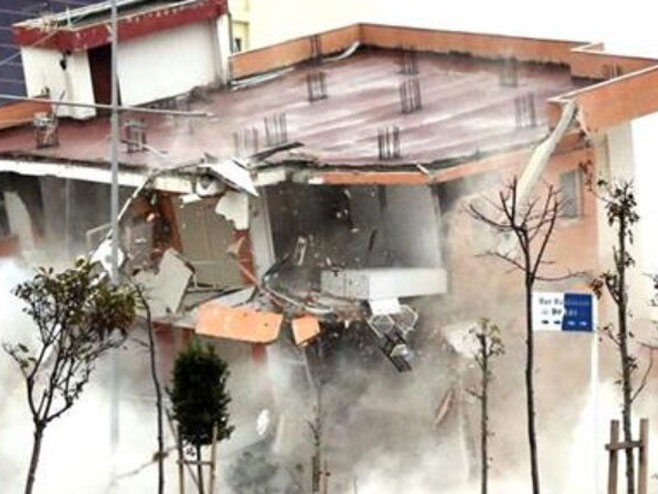 Srušena šestospraatna zgrada, Tirana - Foto: TANЈUG
