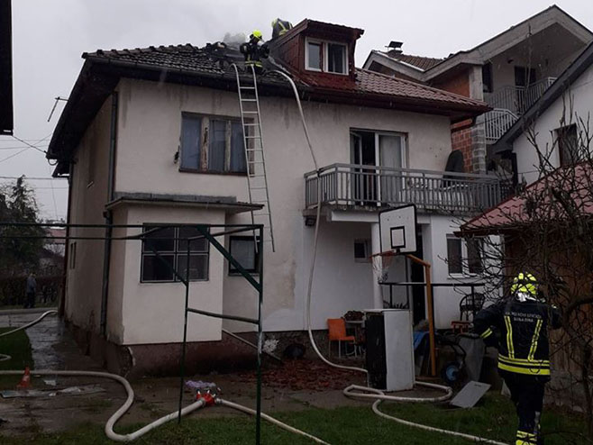 Starčevica - požar na kući (Foto: FB/Vatrogasna brigada Banjaluka) - 