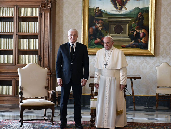 Papa Franjo i premijer Crne Gore Duško Marović - Foto: Twitter